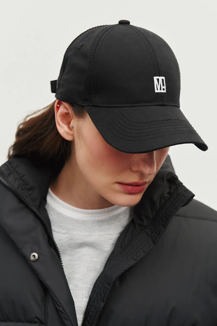 Baseball cap with logo