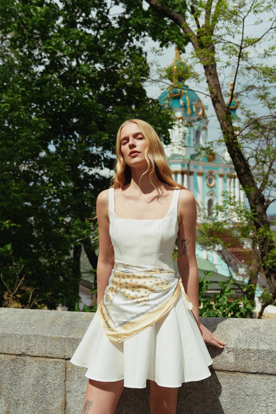 Lemon scarf made of artificial silk 