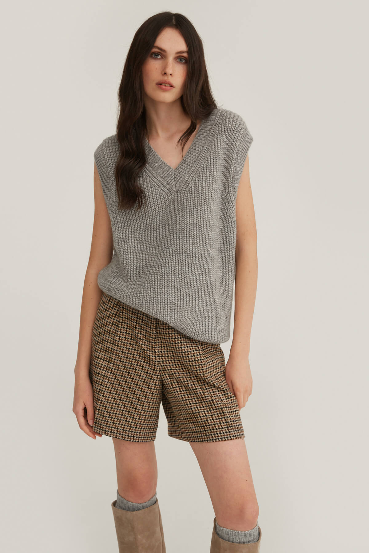 STRAIGHT-CUT ELONGETAED SHORTS