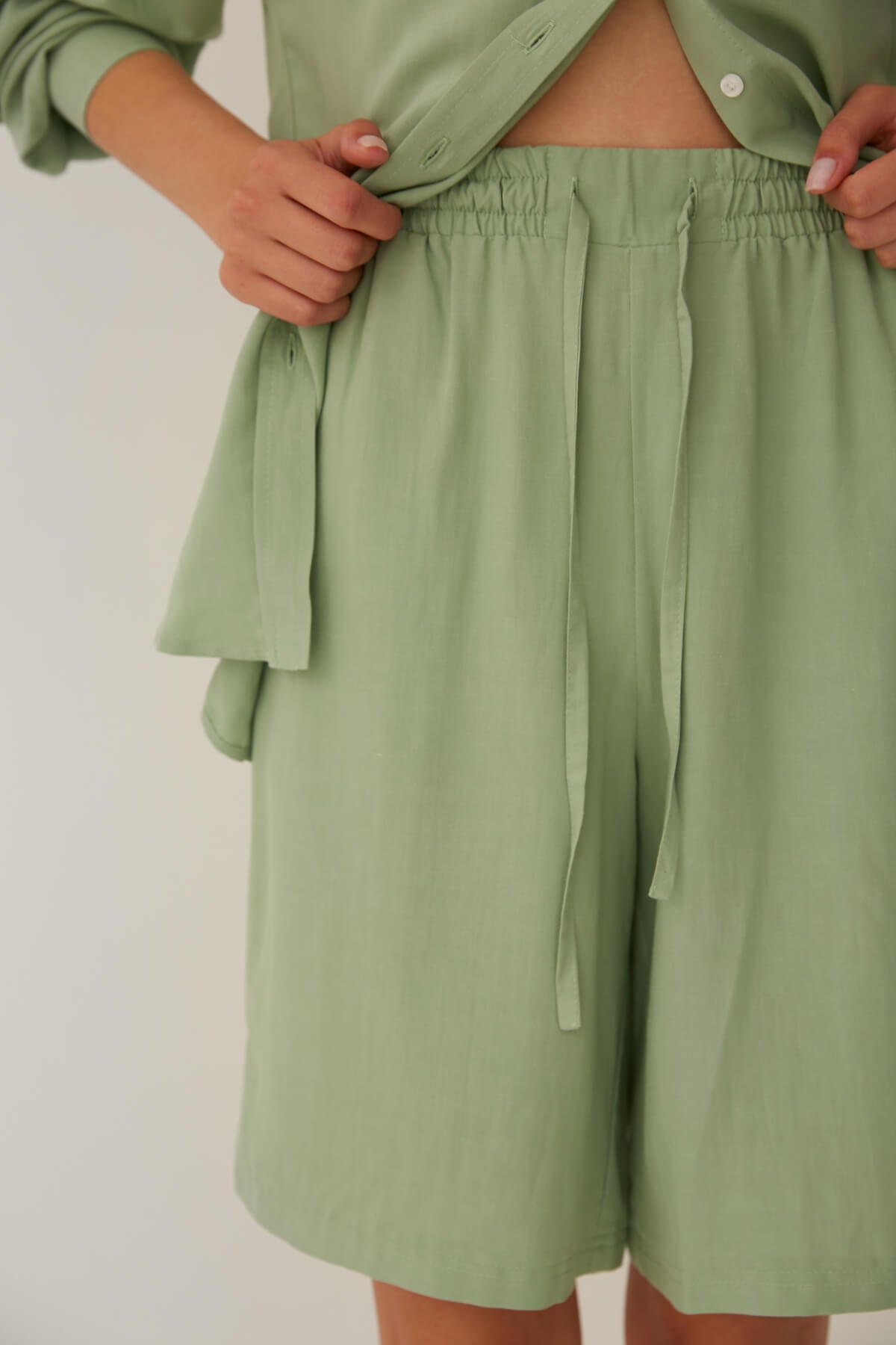LOOSE-FIT SHORTS